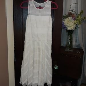 ✔Delicate white lace sleeveless dress
